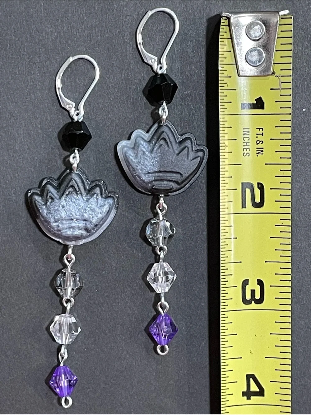 Twisted Wonderland Inspired Groovy Candy Earrings Vil Schoenheit Nightmare Suit
